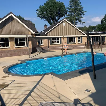 Vakantiewoning - 4 Pers Op De Ijsvogel 木屋 *